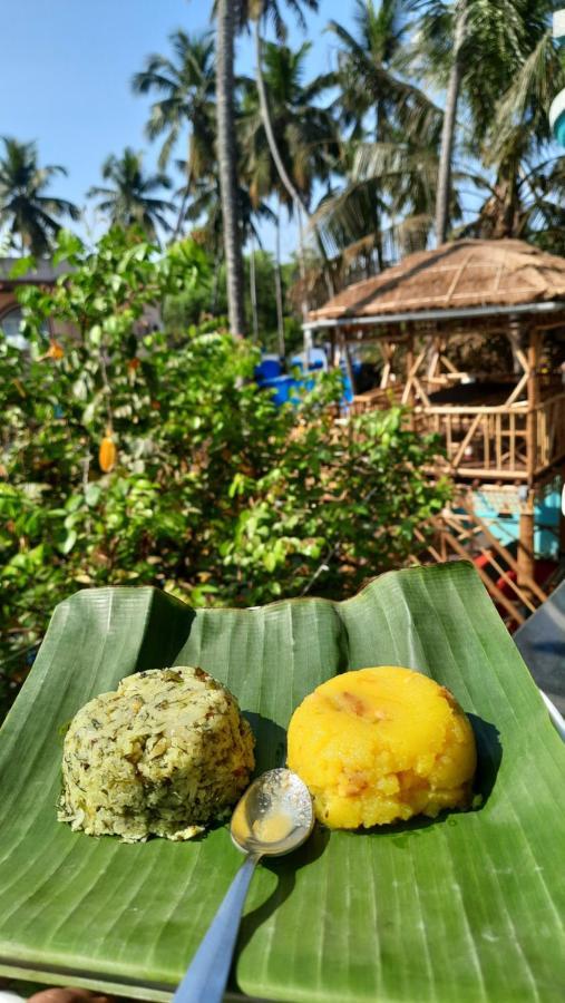 Tropical Wave Hostel Morjim Goa Exterior foto