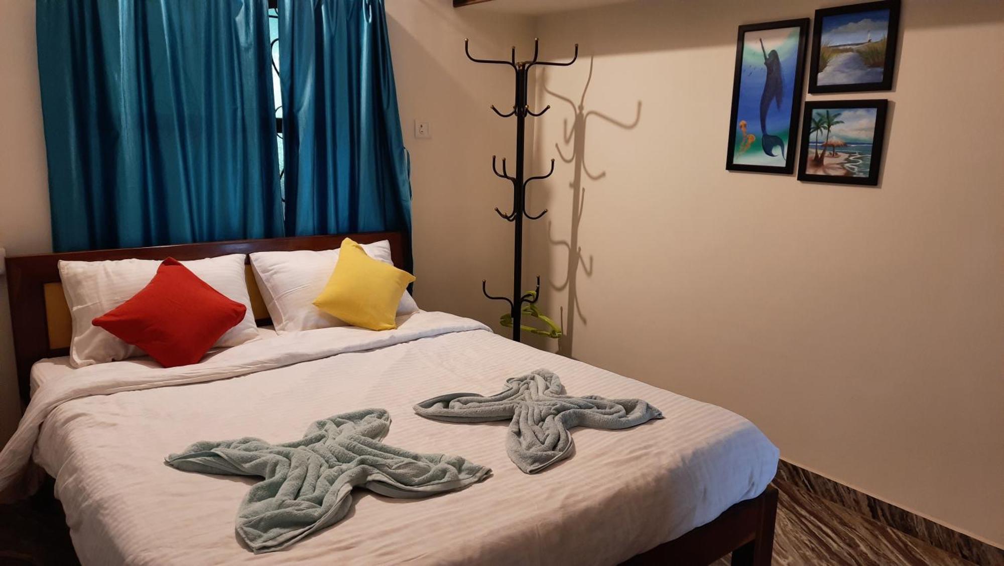 Tropical Wave Hostel Morjim Goa Exterior foto